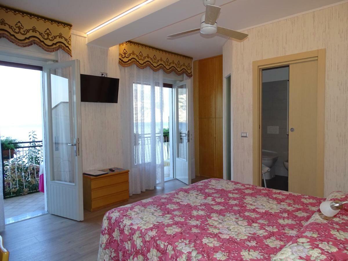 Casa Alessandra มัลเชซิเน ภายนอก รูปภาพ